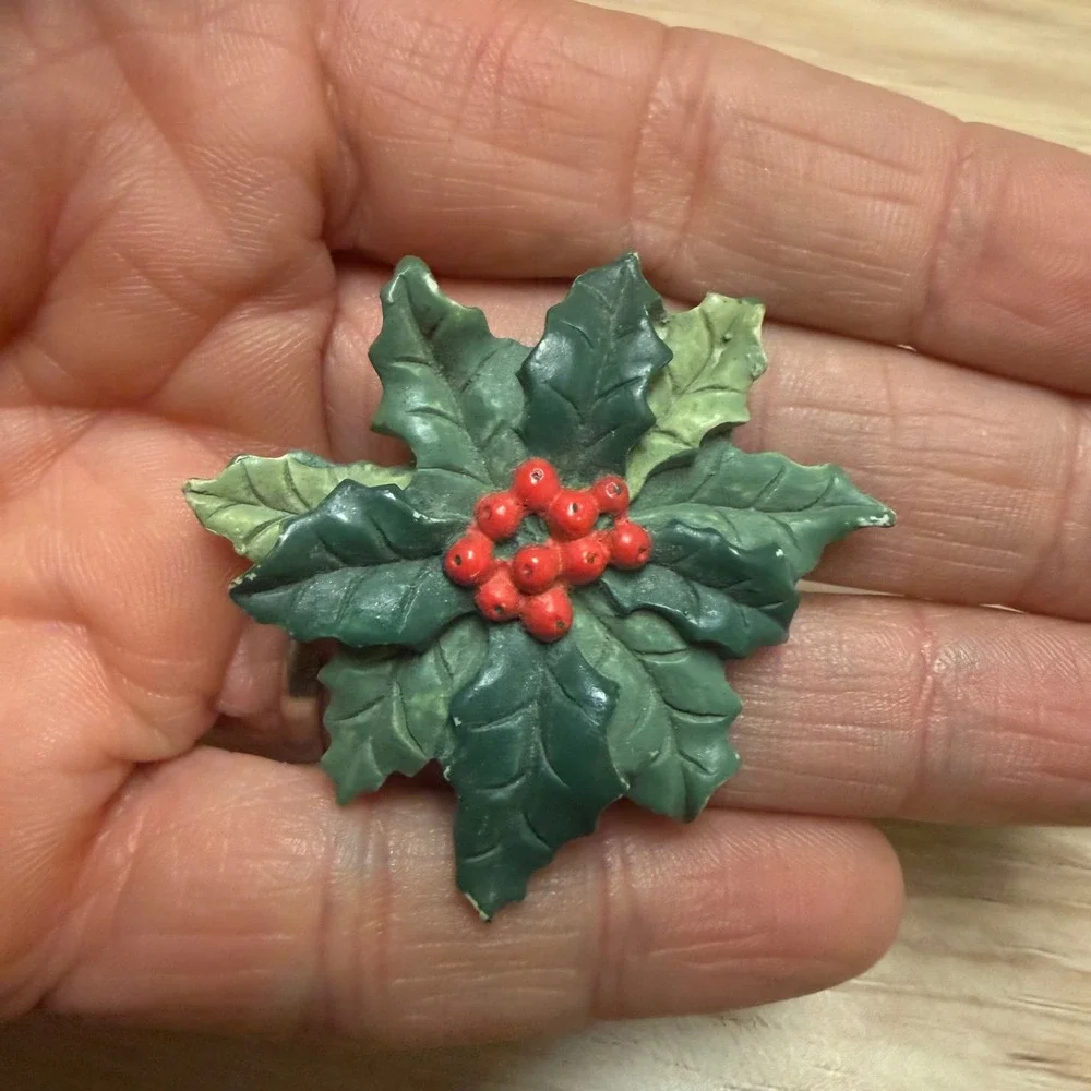 Vintage Hallmark HMK CDS Christmas Holly Berry Green Leaf Red Brooch Pin